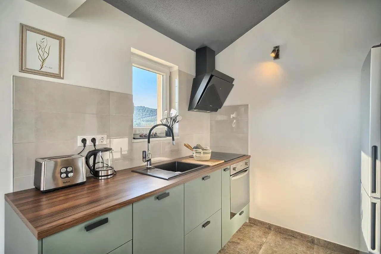 Aquamarin - Premium Seaview Apartment Slatine